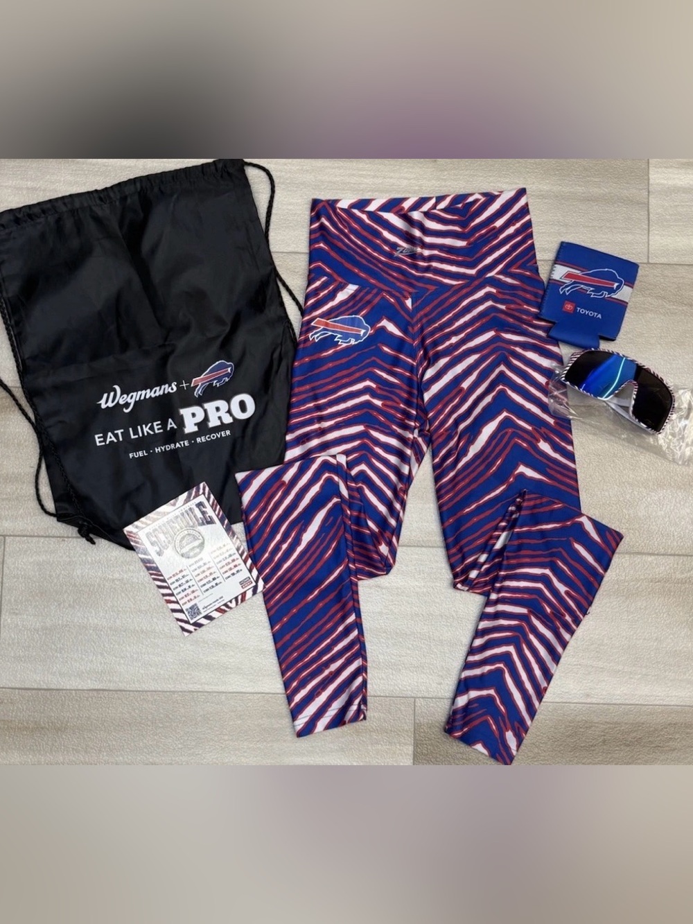 Buffalo Bills NFL Women's Zubaz Leggings 
Small 22x28.5 With 4 BONUS Items